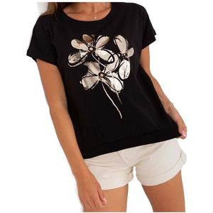 černé tričko s potiskem květin obraz