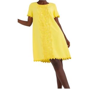 žluté mini šaty s krajkou obraz