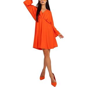 Oranžové šaty s volnými rukávy obraz