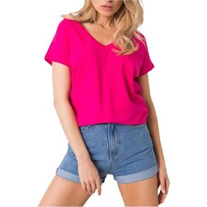 Růžové dámské tričko s výstřihem obraz