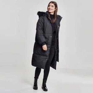 Urban Classics Ladies Oversize Faux Fur Puffer Coat blk/blk obraz