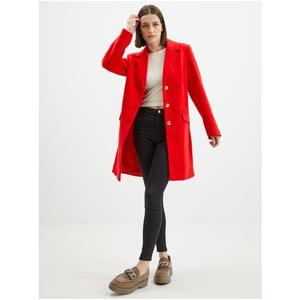Červený dámský kabát obraz