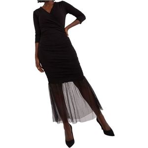 černé přiléhavé šaty s průsvitným volánkem obraz