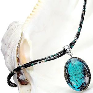 Lampglas Tajemný náhrdelník Deep Sea s perlou Lampglas s ryzím stříbrem NP11 obraz