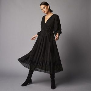 Blancheporte Dlouhé šaty s překřížením z plisovaného voálu a krajky černá 50 obraz