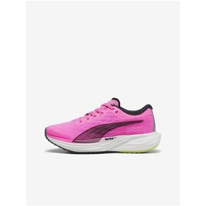 Růžové sportovní boty obraz