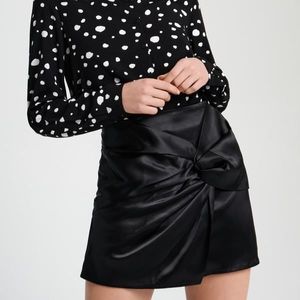 Sinsay - Mini sukně s ozdobným vázáním - Černý obraz