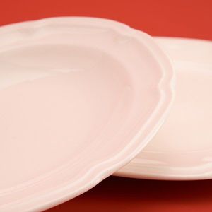 Reserved - Hluboký talíř s ozdobným okrajem - Bílá obraz