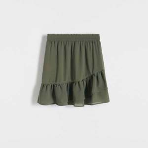 Reserved - Mini sukně s volánovým lemem - Zelená obraz
