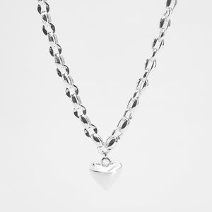 Reserved - Postříbřený náhrdelník typu choker s přívěskem ve tvaru srdce - Stříbrná obraz