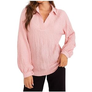 Světle růžová košilová halenka s výstřihem obraz