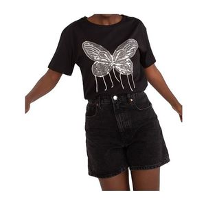 černé tričko s kamínkovým motýlkem obraz