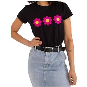 černé tričko s aplikací květin obraz