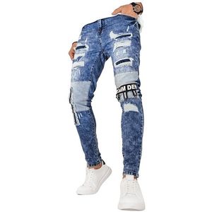 Modré pánské džíny s oděrkami obraz