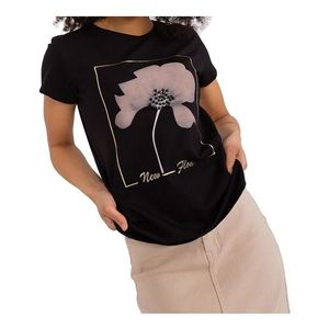 černé dámské tričko s potiskem květiny obraz