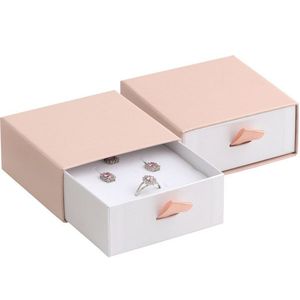JK Box Pudrově růžová dárková krabička na soupravu šperků DE-5/A5/A1 obraz