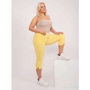 Dámské kalhoty s rozparky 3/4 plus size ROMA světle žluté obraz