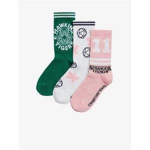 Sada tří párů holčičích ponožek v růžové, bílé a zelené barvě s motivem Marks & Spencer Stranger Things™ obraz