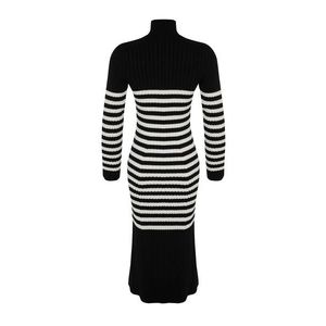 Trendyol černé maxi pletené pruhované šaty obraz