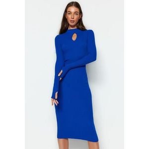 Trendyol Saxe Blue Midi pletené oblečení s oknem/vystřiženým šatem obraz