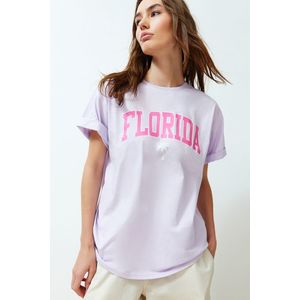 Trendyol lila oversized tištěné tričko s krátkým rukávem a kulatým výstřihem obraz