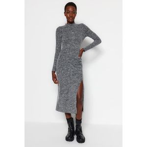 Trendyol Anthracite Crew Neck Soft Midi Slit and Collect Detail Fitted Knitted Dress obraz