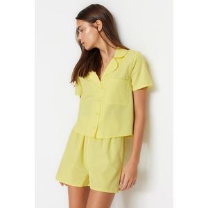 Sada pyžama z tkané látky Trendyol v žluté barvě z froté bavlny s košilí a šortkami obraz