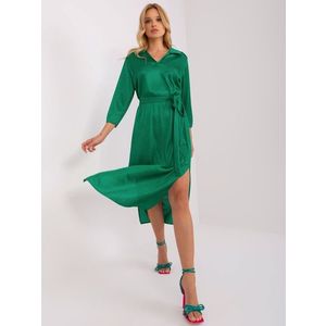 Zelené koktejlové šaty s páskem na zavazování obraz