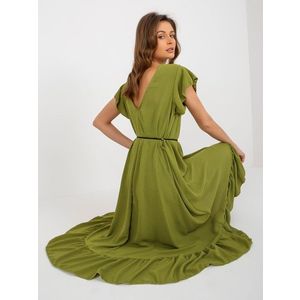 Olivové šaty s volánem a spleteným páskem obraz