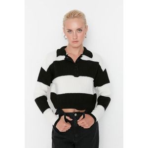 Trendyol černý měkký texturovaný pletený svetr s barevným blokem obraz