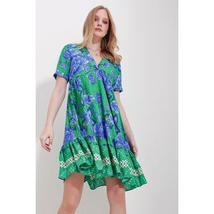 Trend Alaçatı Stili dámské zelené šaty z viskózy s volánkem a výstřihem do V obraz