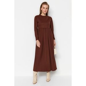 Trendyol Pleated Brown Scuba Knit Dress obraz