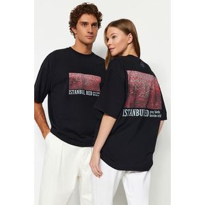 Trendyol Black Unisex Oversize Devrim Erbil Printed Knitted T-Shirt obraz
