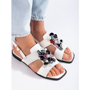 Komfortní dámské sandály bílé na plochém podpatku obraz