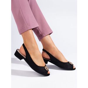 Klasické dámské černé sandály na plochém podpatku obraz