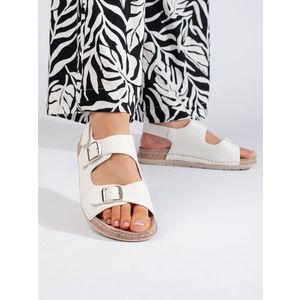 Krásné sandály bílé dámské na plochém podpatku obraz