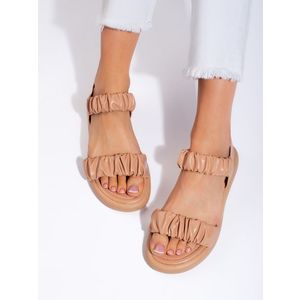 Klasické dámské hnědé sandály na plochém podpatku obraz