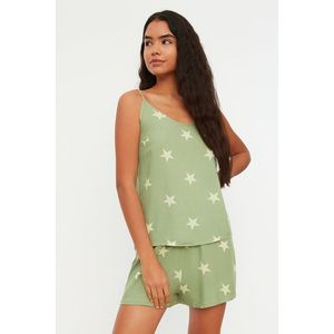 Trendyol zelená viskózová tkaná pyžamová souprava s hvězdným vzorem a šňůrkovými ramínky obraz