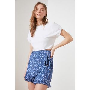 Trendyol modrá sukně s volánky a květinovým vzorem z viskózy obraz