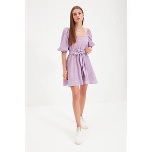 Trendyol fialový pas otevřený čtvercový límec mini tkané šaty obraz