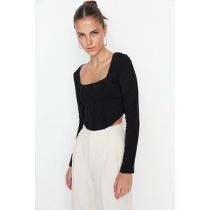 Trendyol Black Piping Detail Square Collar Fitted/Situated Crop Interlock Knit Blouse obraz