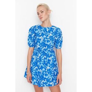 Trendyol modré květinové mini tkané šaty s otevřením pasu zpět detail obraz