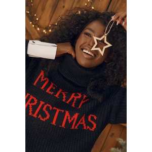 Volný vánoční svetr s černým rolákem obraz