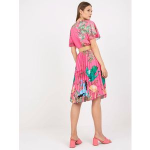 Růžové letní šaty s potiskem a řasením obraz