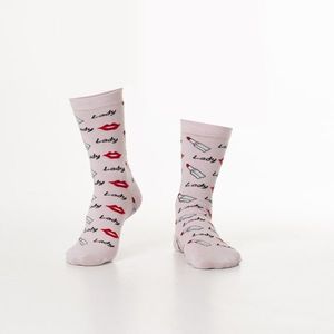 Dámské světle růžové ponožky na rtech obraz