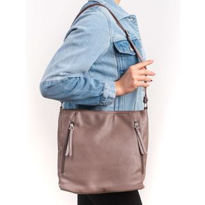 Beige women's handbag with decorative Shelvt zippers obraz