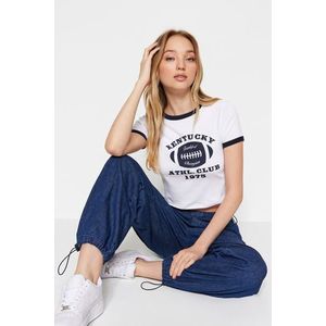 Trendyol White 100% Cotton Slogan Printed Fitted/Skinned Crop Crew Neck Knitted T-Shirt obraz