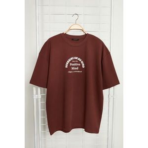 Trendyol Brown Oversize Crew Neck Short Sleeve Text Printed Thick Cotton T-Shirt obraz