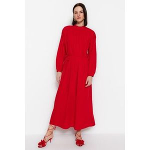 Trendyol Red Belted Sbírané detailní tkané šaty se širokým střihem obraz