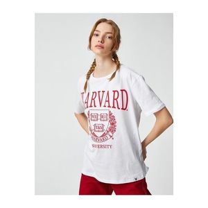 Koton tričko Harvard s licencovaným potiskem, krátkým rukávem a kulatým výstřihem. obraz
